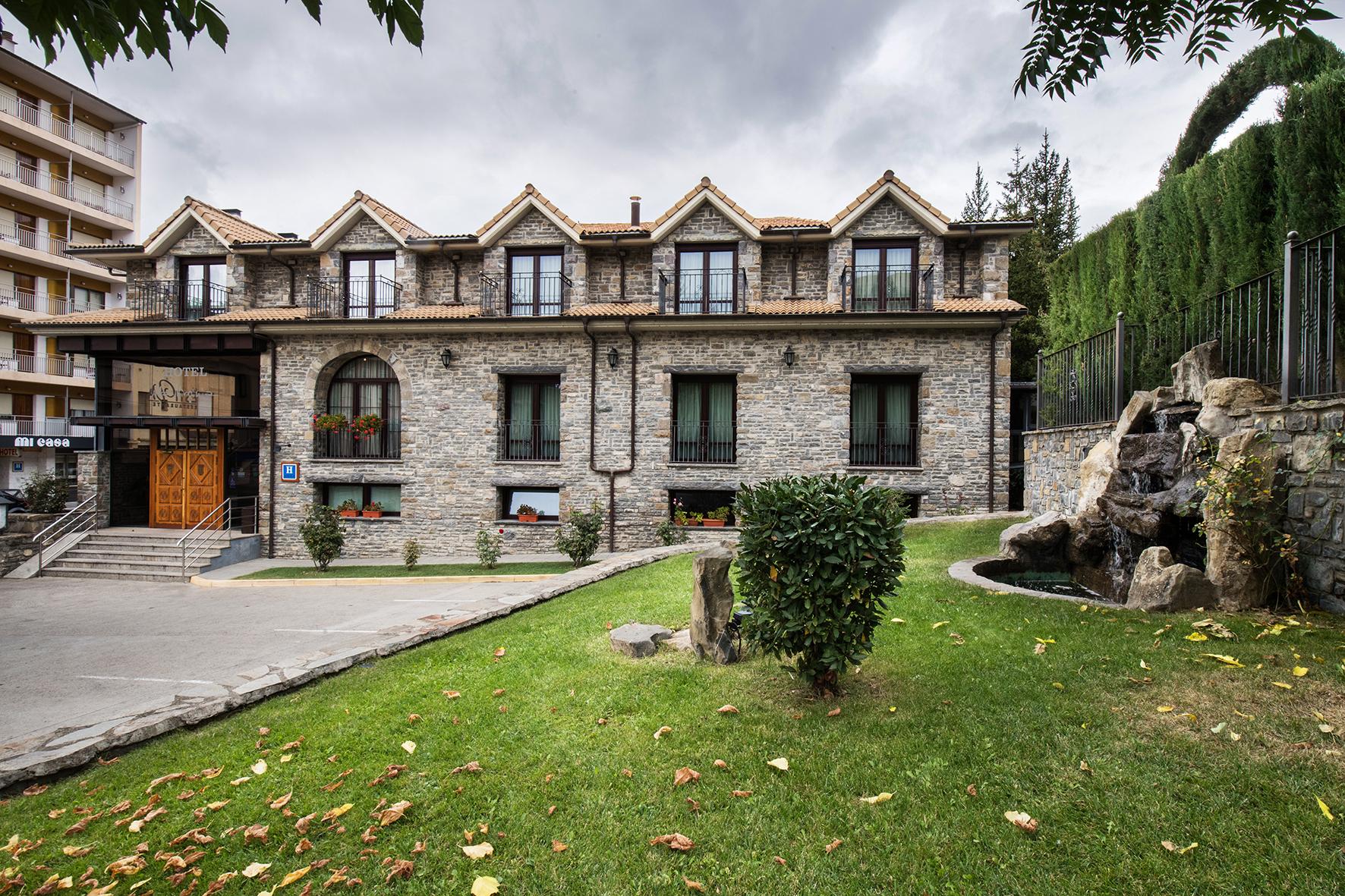 Hotel Villa Virginia Sabiñánigo Eksteriør bilde